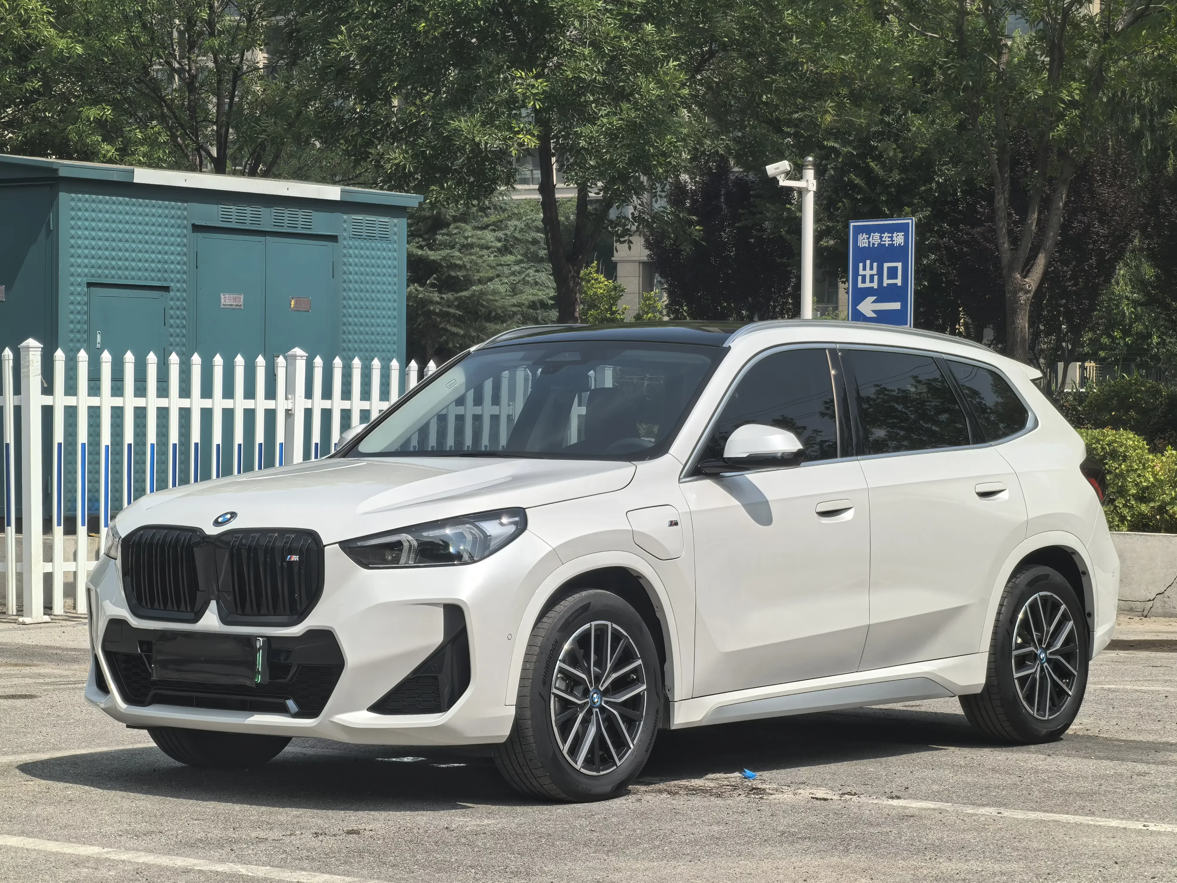 BMW iX1