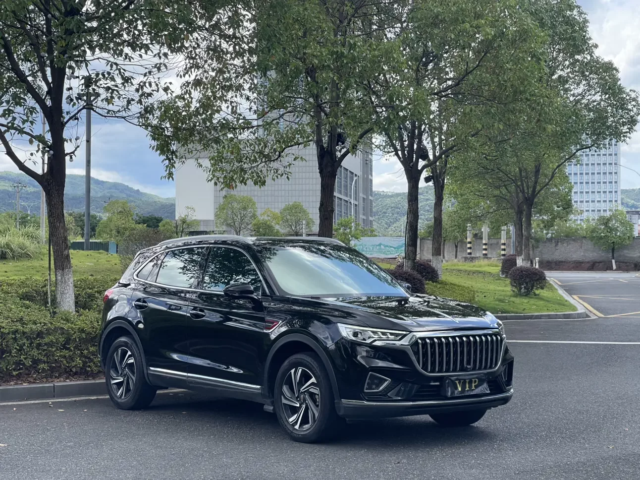 Hongqi HS5