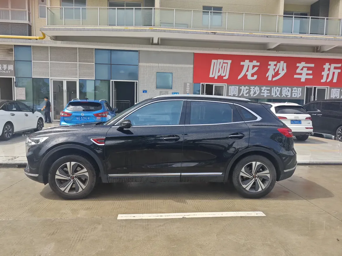 Hongqi HS5