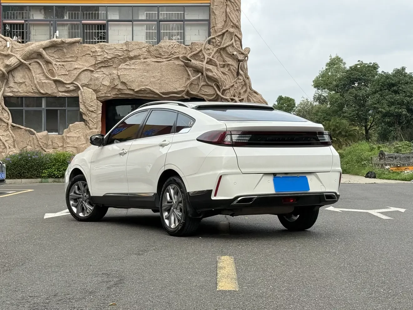 Kai Chen Venucia T90