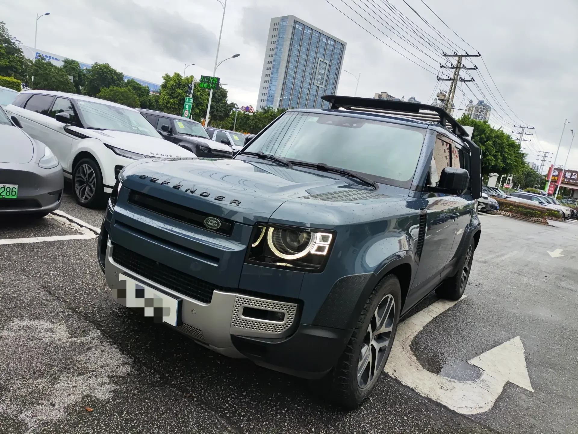 Land Rover guard