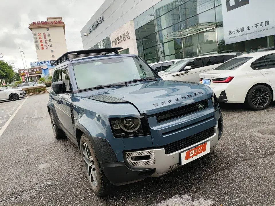 Land Rover guard