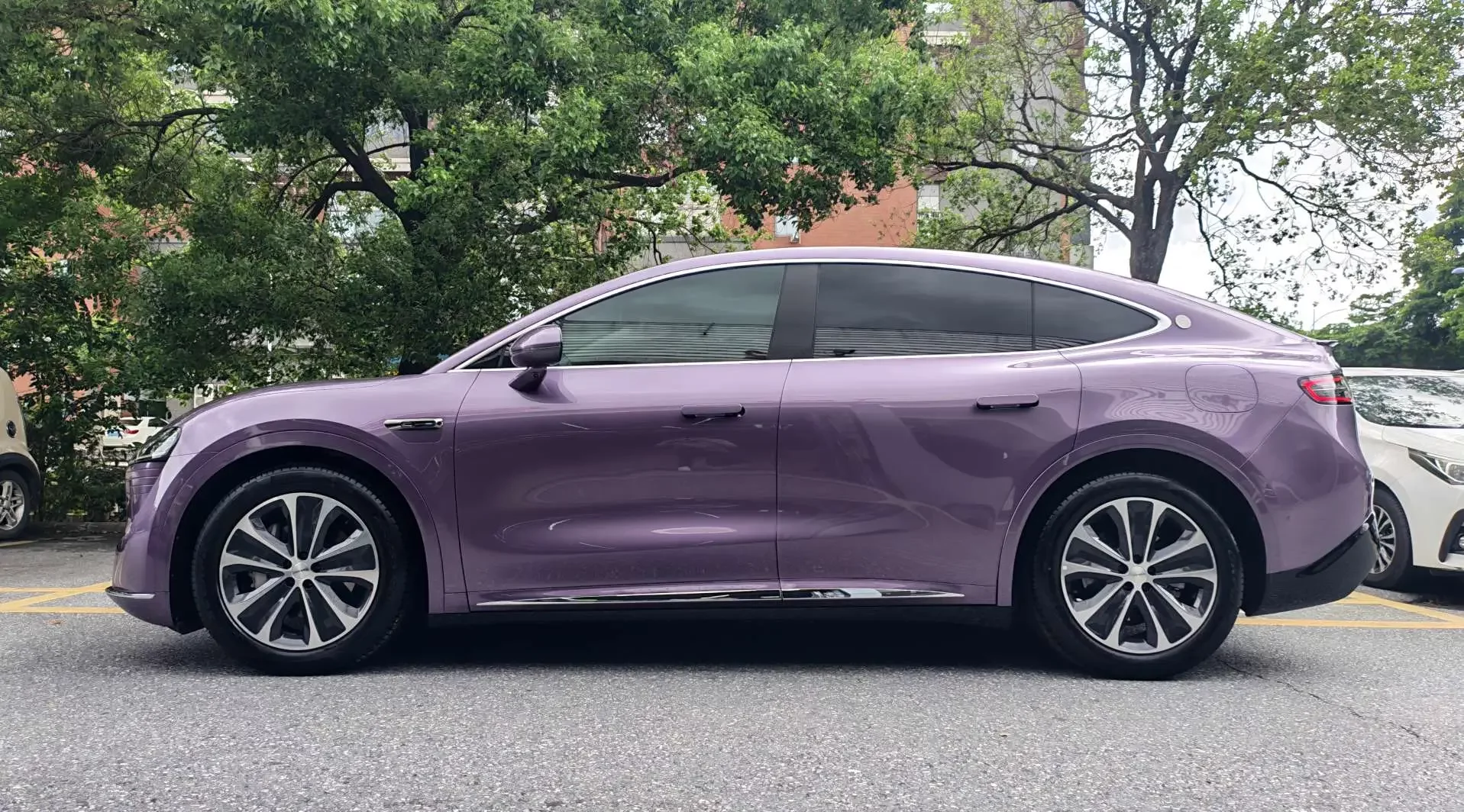 Luxeed Zhijie R7