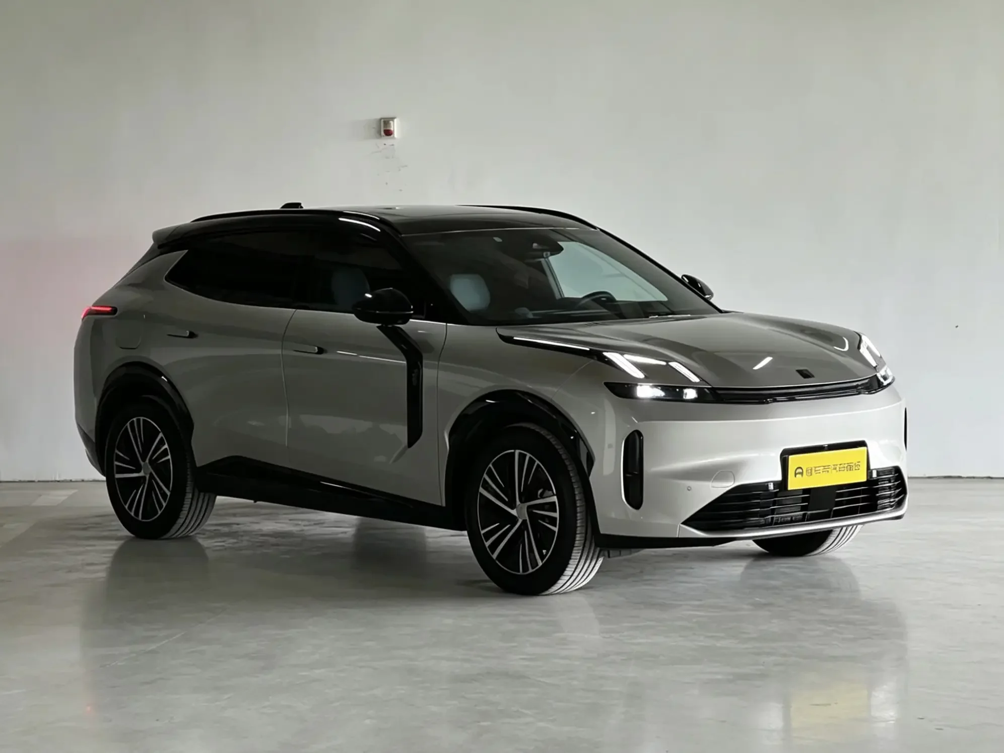 Lynk & Co 08 EM-P