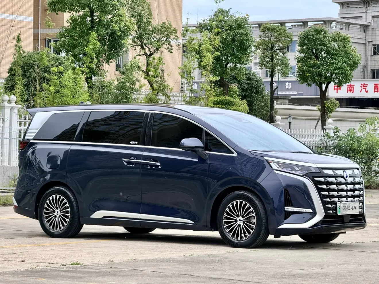 Denza D9 DM