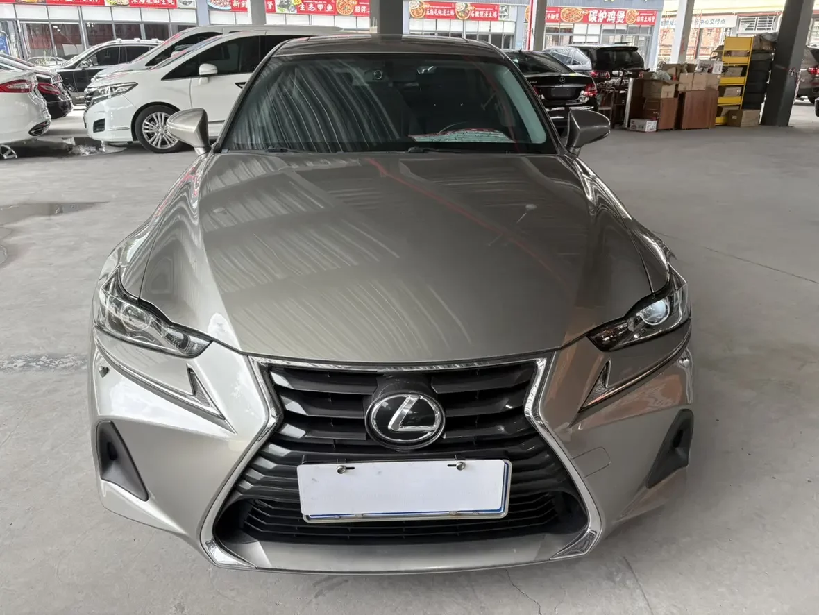 Lexus IS