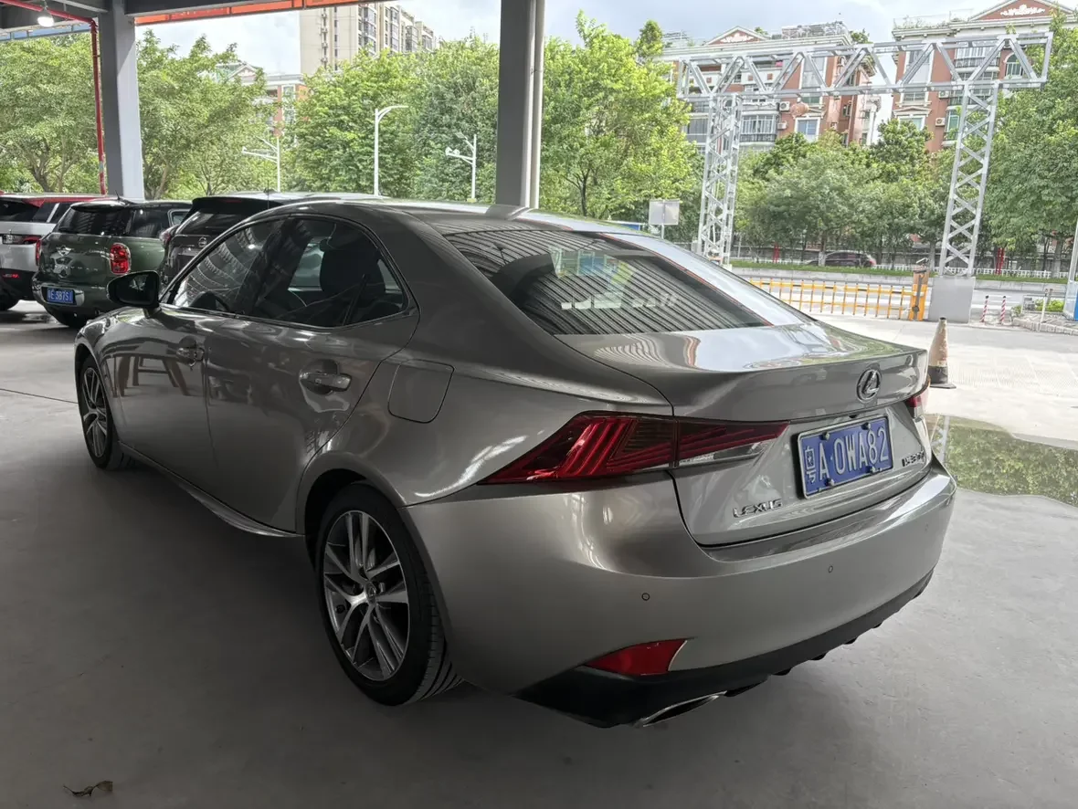 Lexus IS