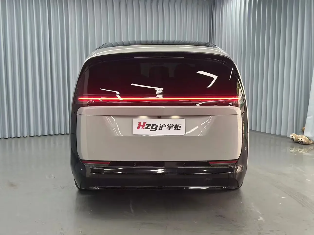 Lixiang MEGA