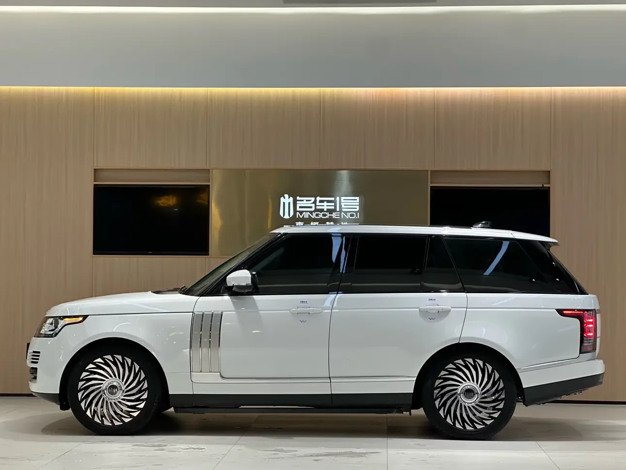 Land Rover range rover