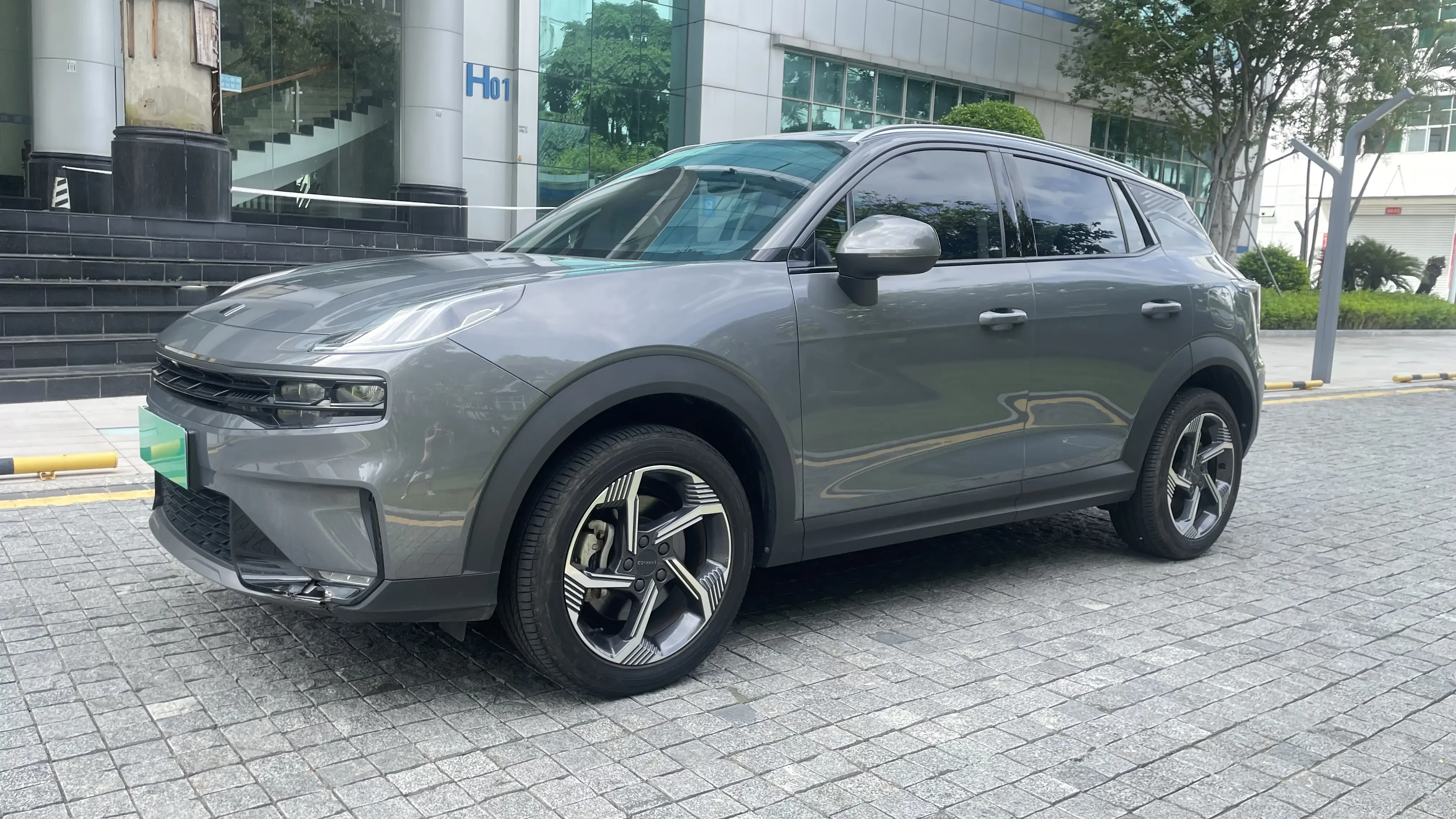 Lynk & Co 06 EM-P