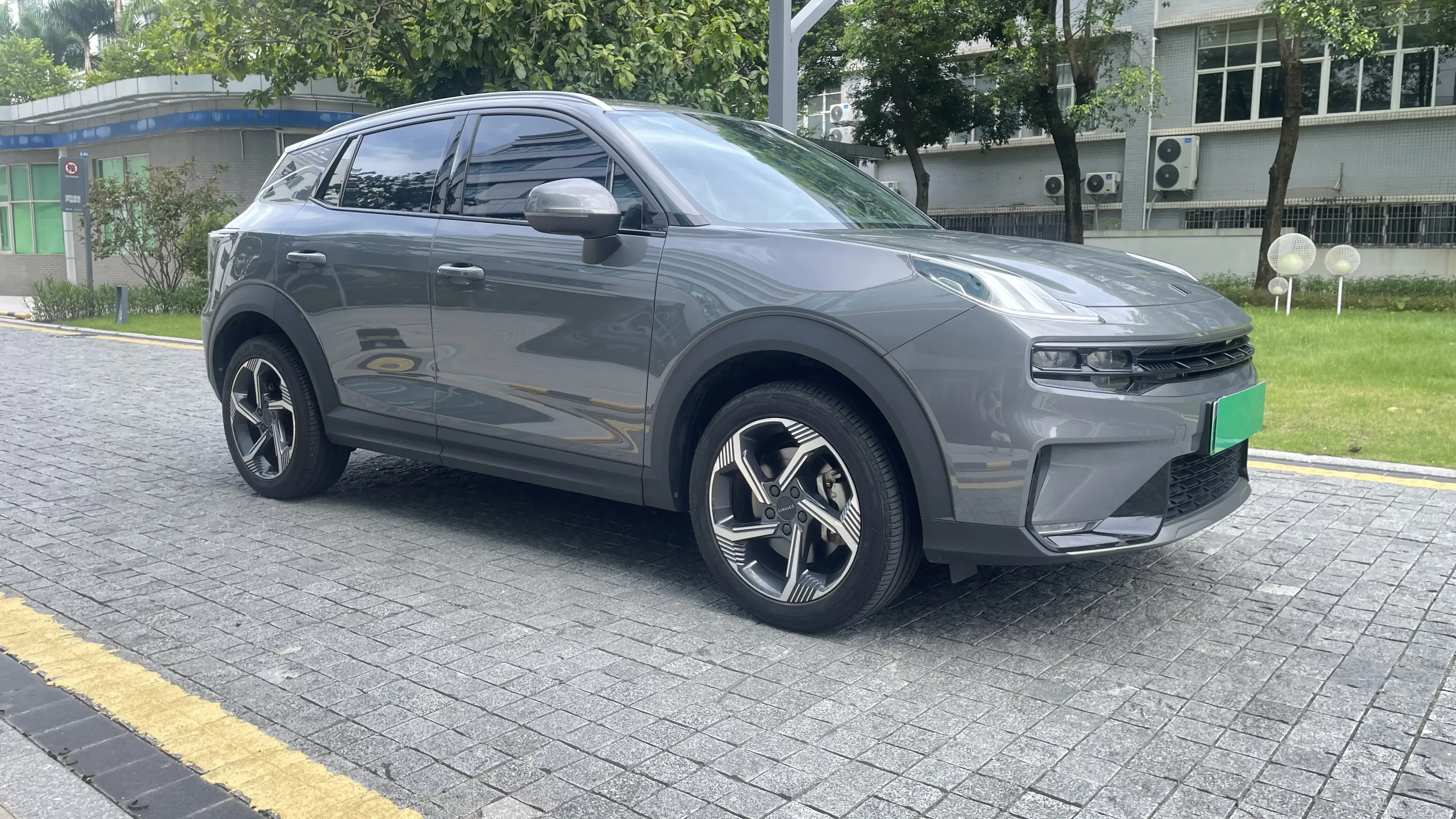 Lynk & Co 06 EM-P