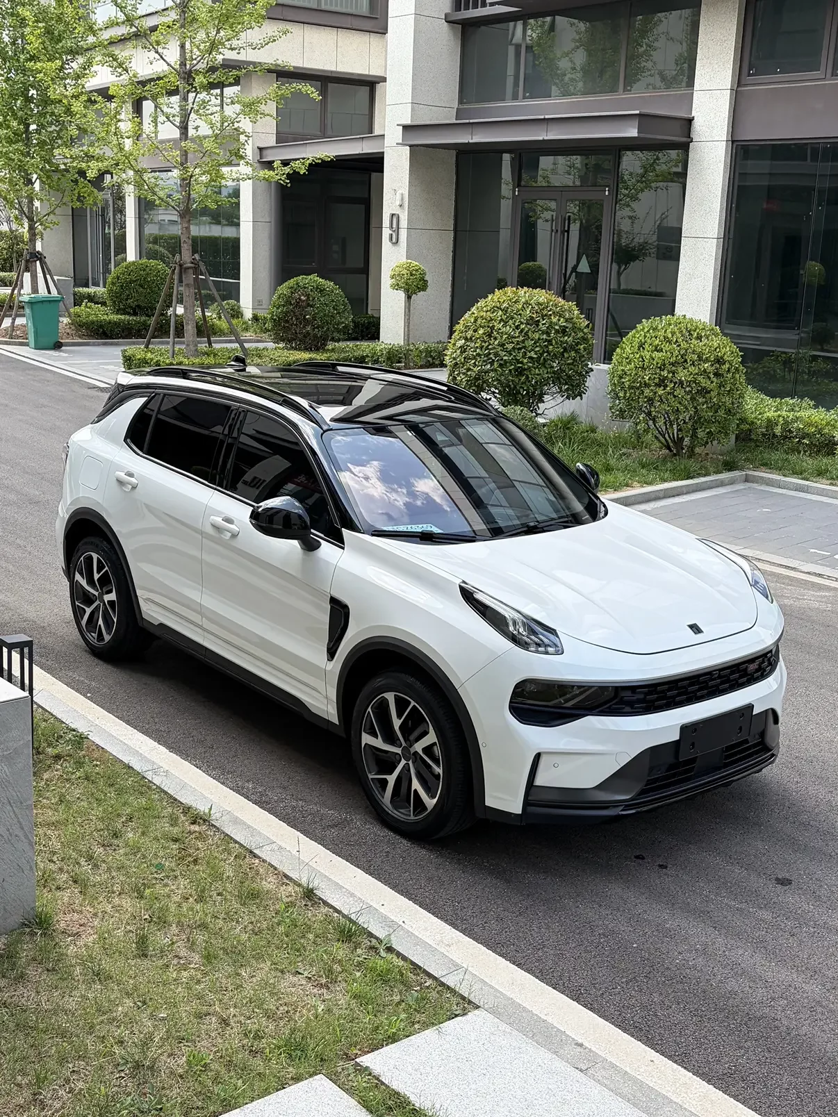 Lynk & Co 01
