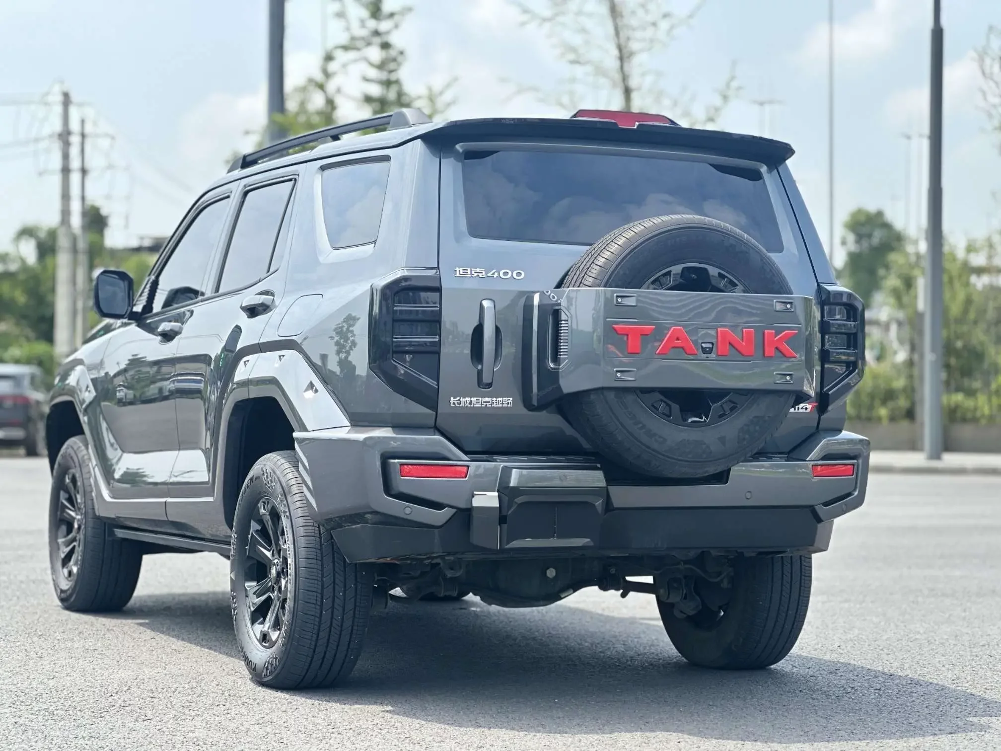 Tank 400 Hi4-T