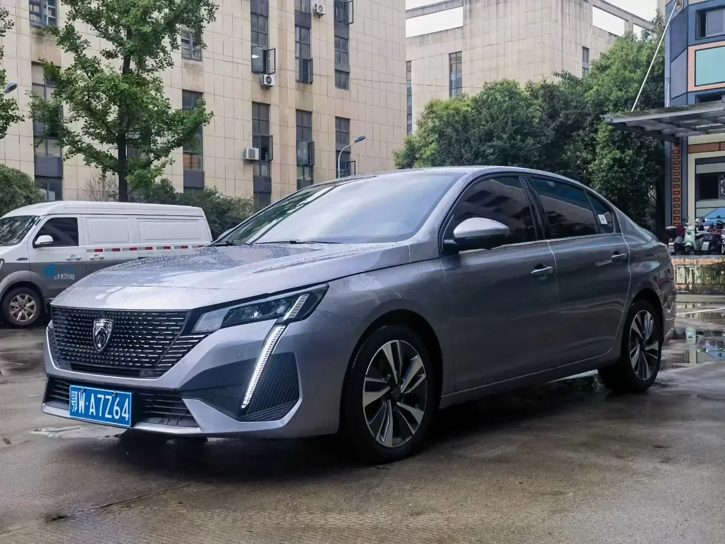 Peugeot 408