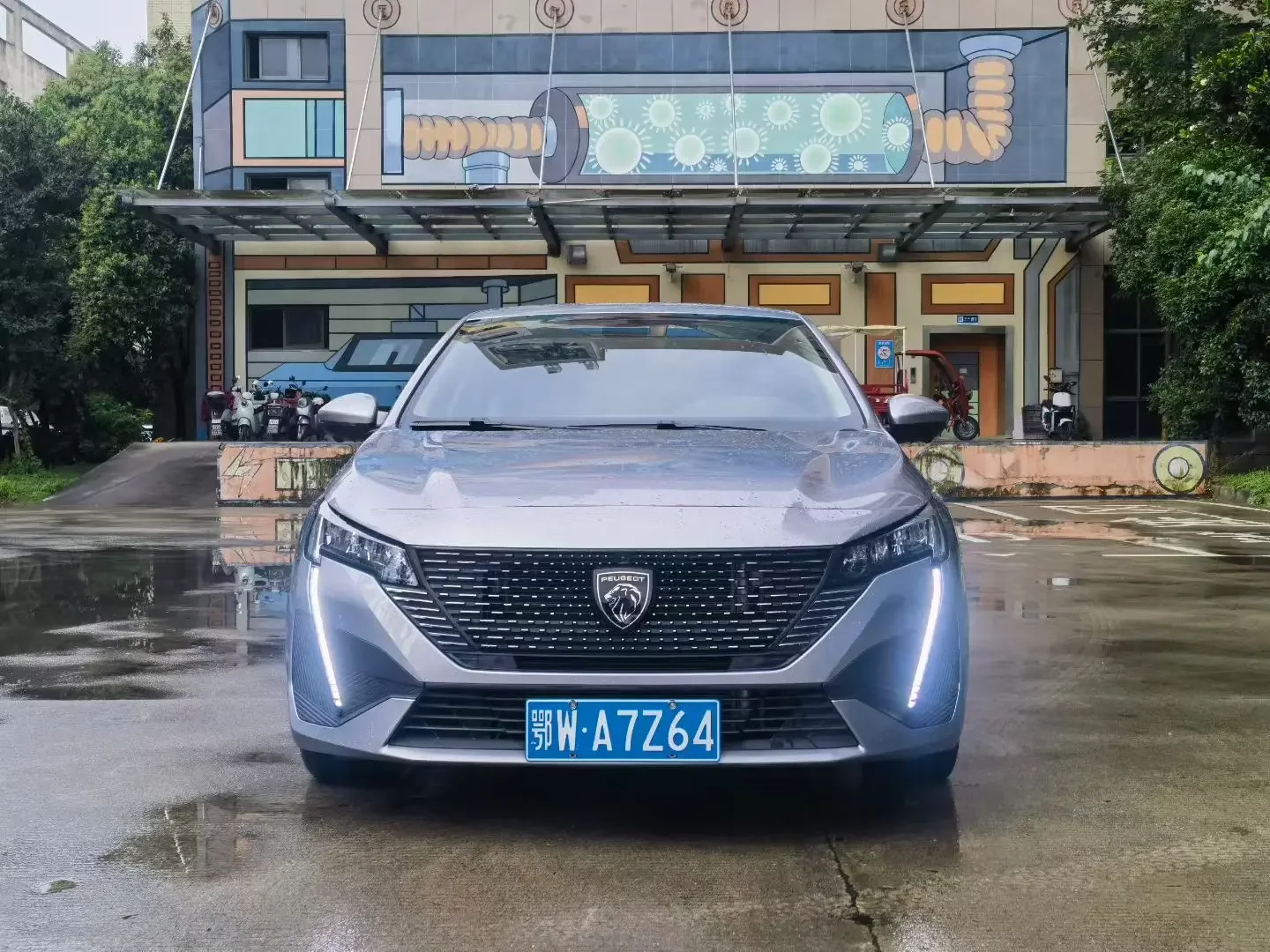 Peugeot 408