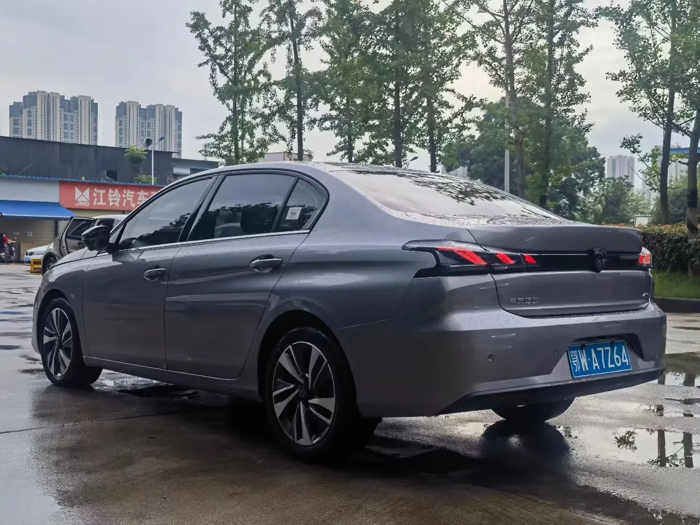 Peugeot 408