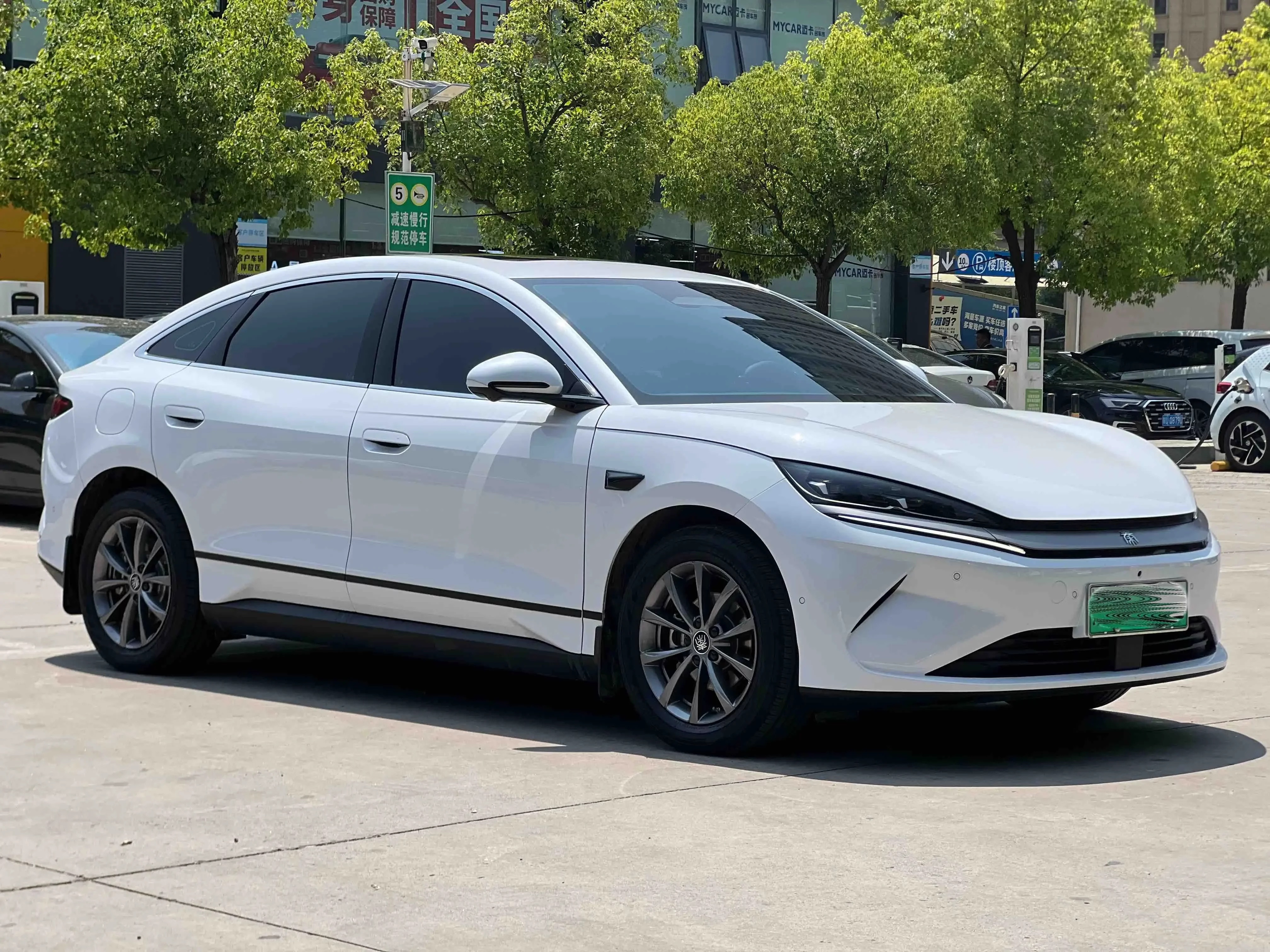 BYD Qin L EV