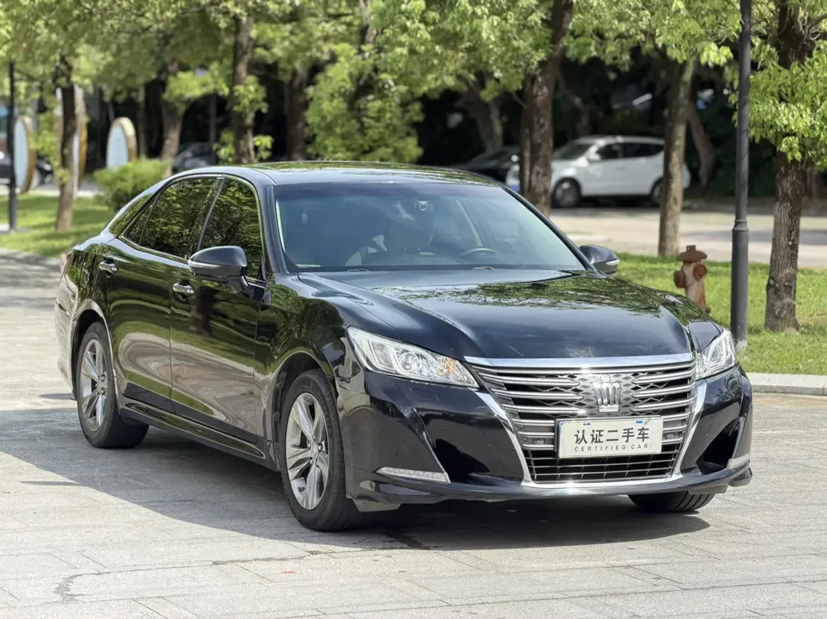 Toyota crown