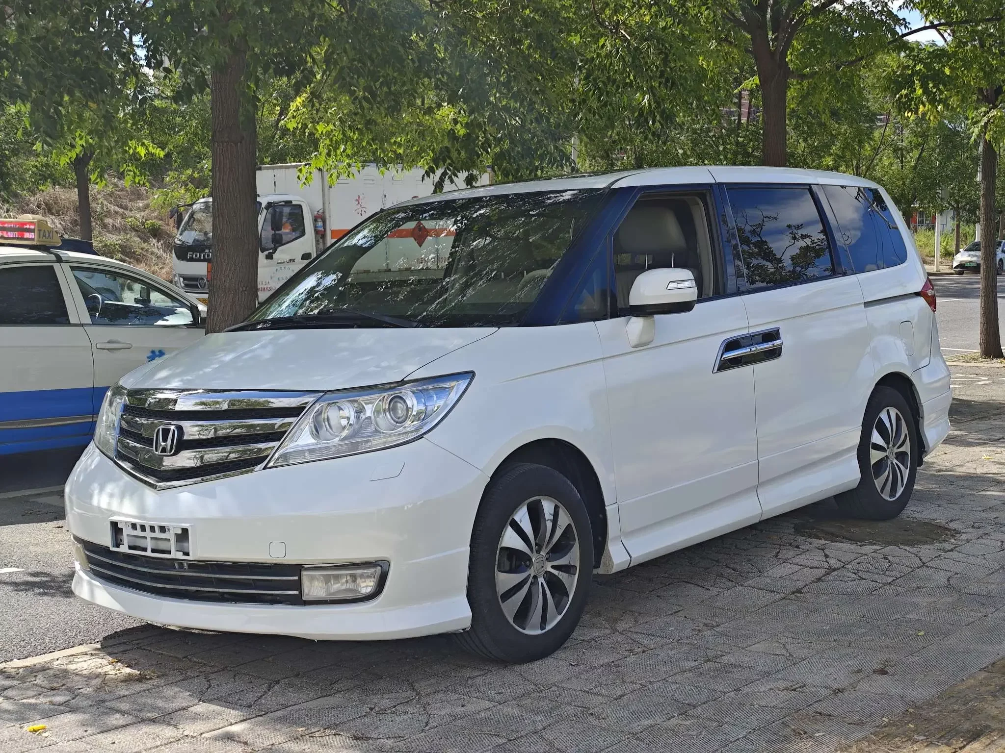 Honda Elysion (Alison)  из Китая