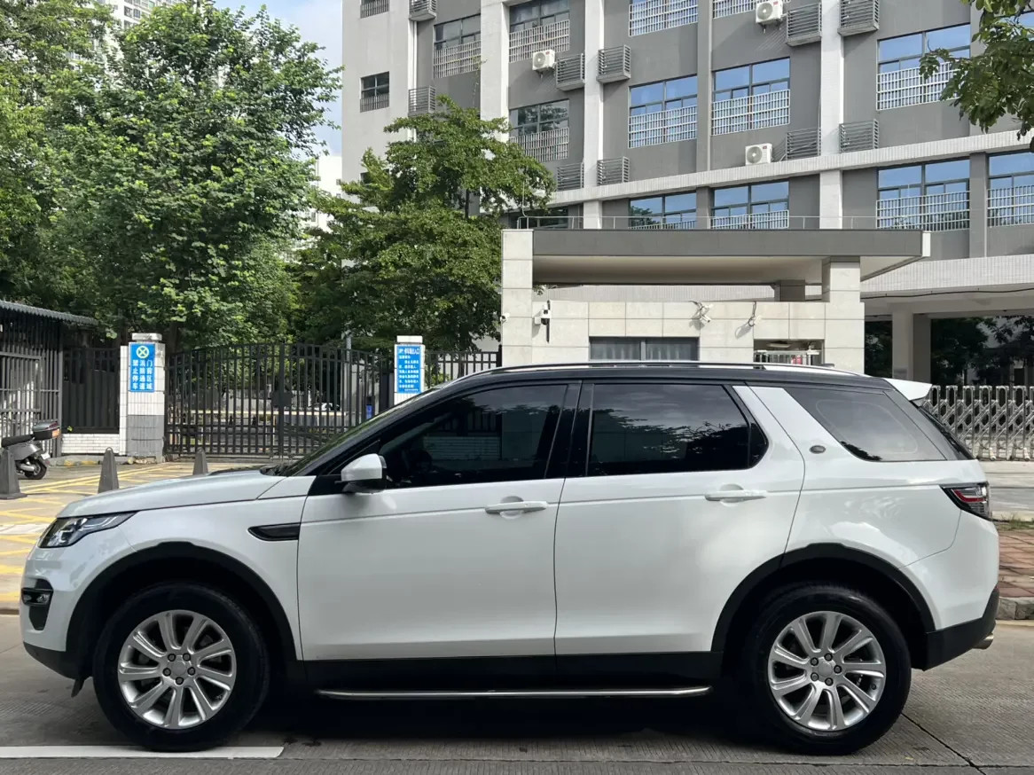 Land Rover Discover the magic