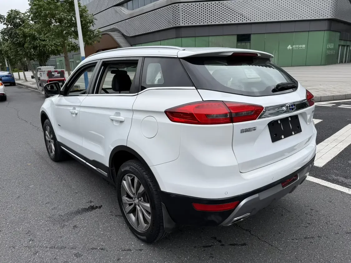 Geely Atlas