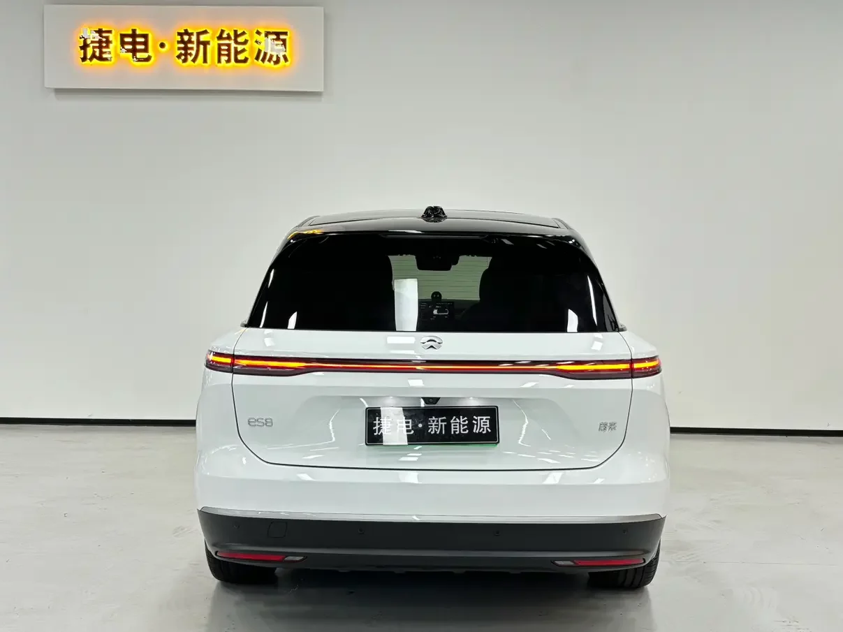 NIO ES8