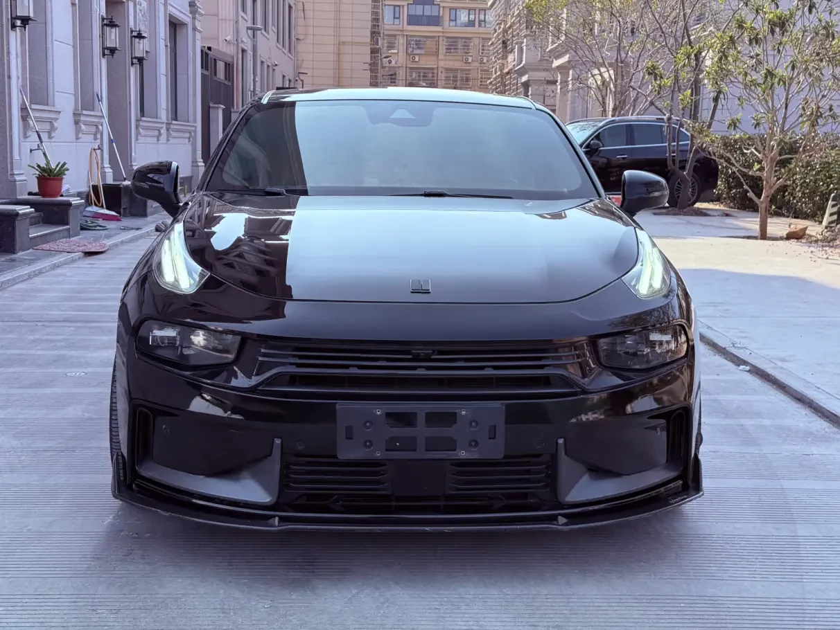 Lynk & Co 03