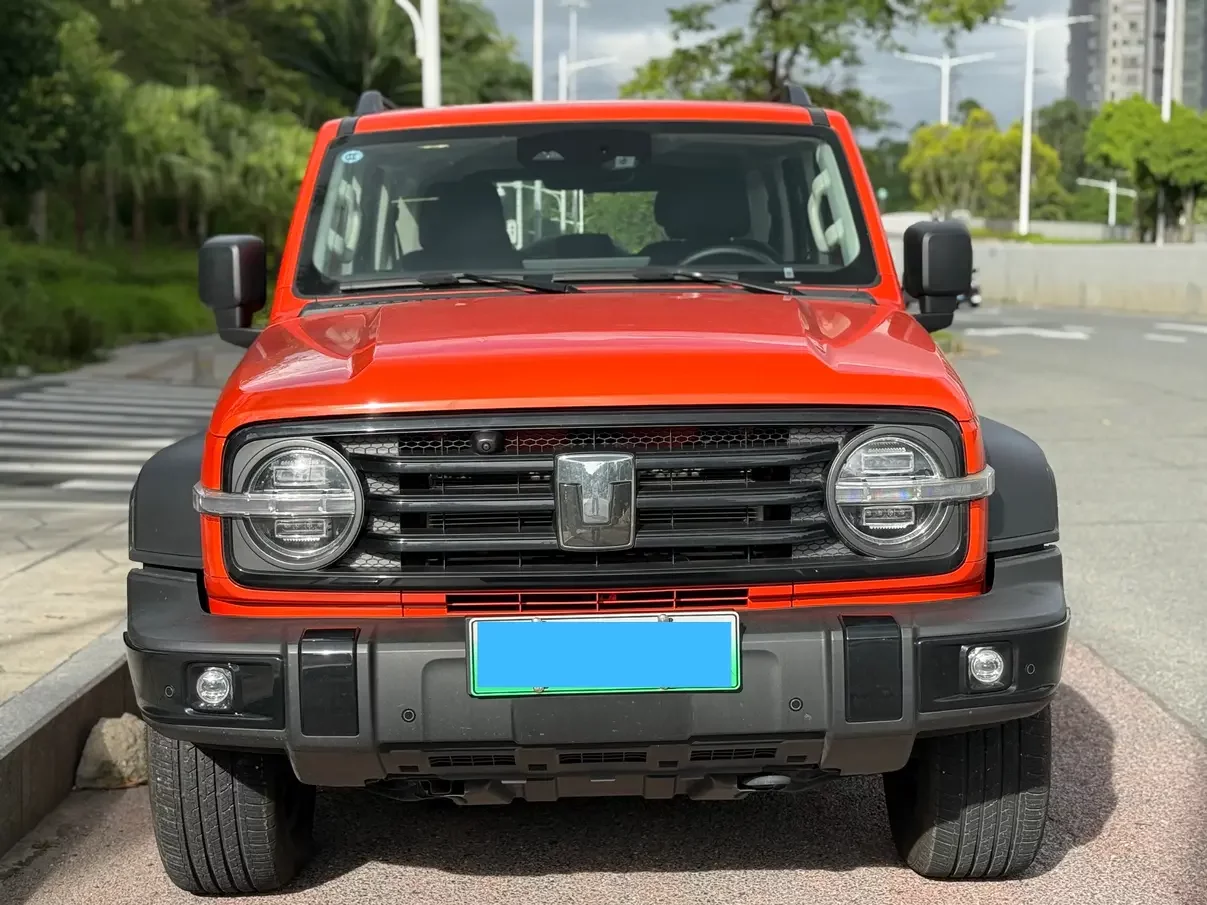 Tank 300 Hi4-T