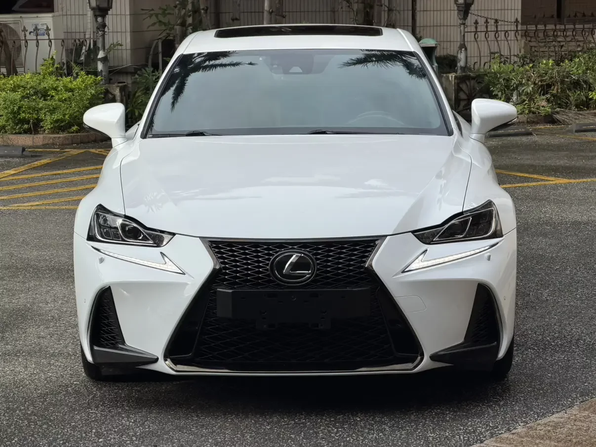 Lexus IS