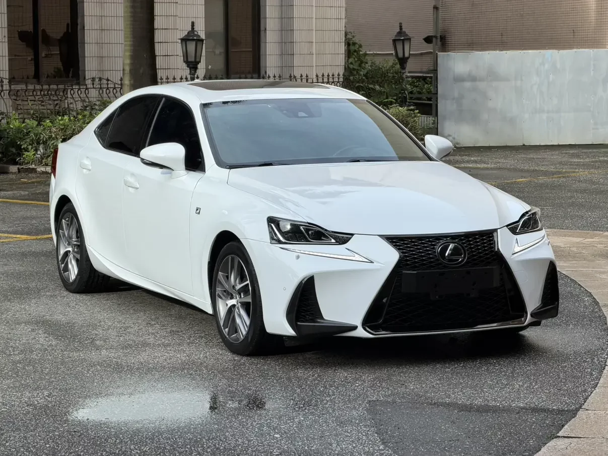 Lexus IS
