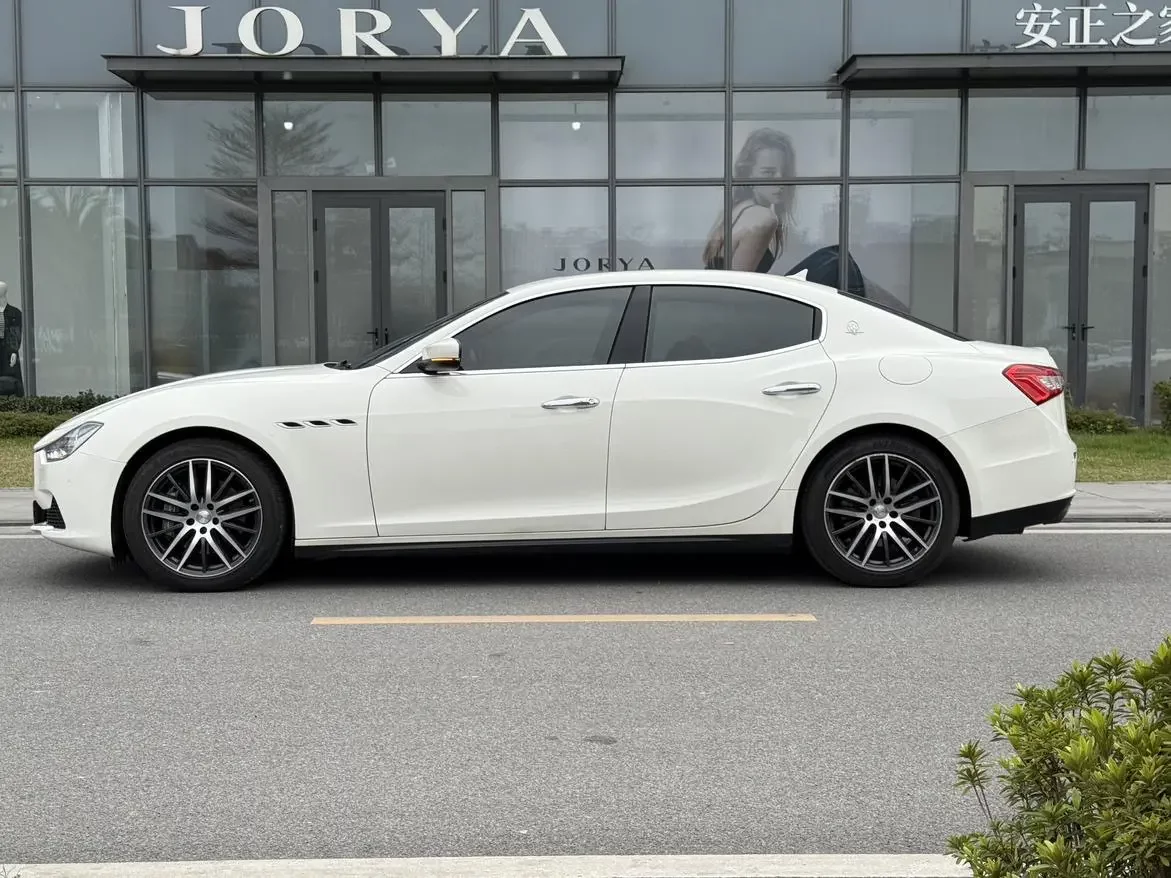 Maserati Ghibli