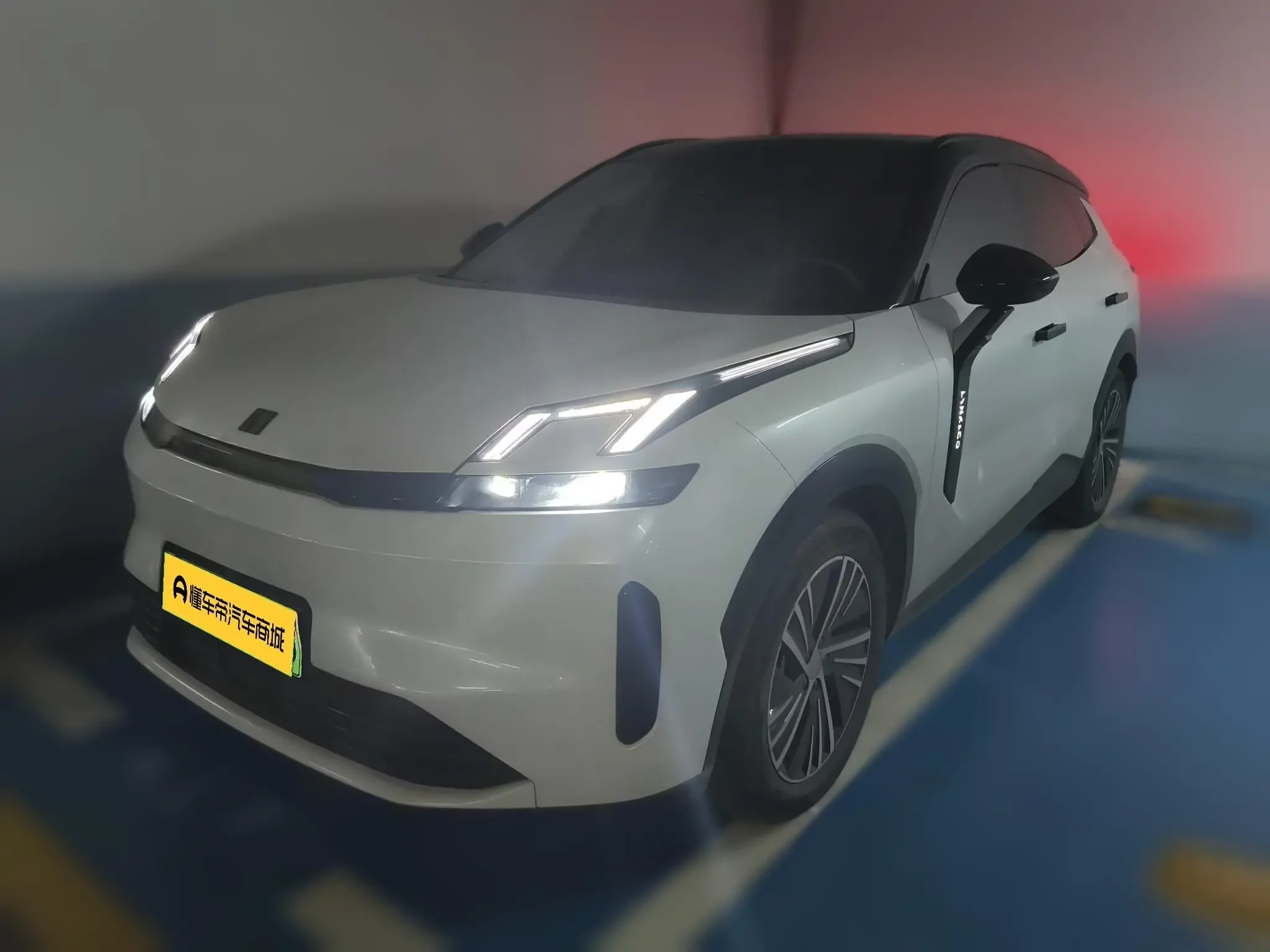 Lynk & Co 08 EM-P