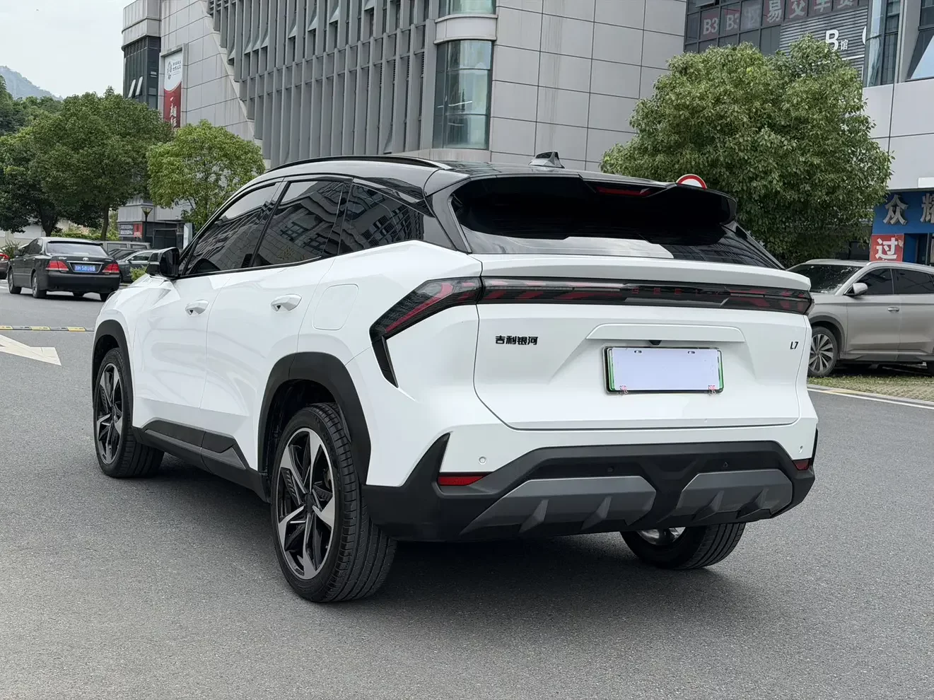 Geely Galaxy L7