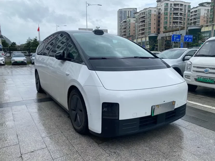 Lixiang MEGA