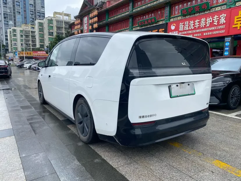 Lixiang MEGA