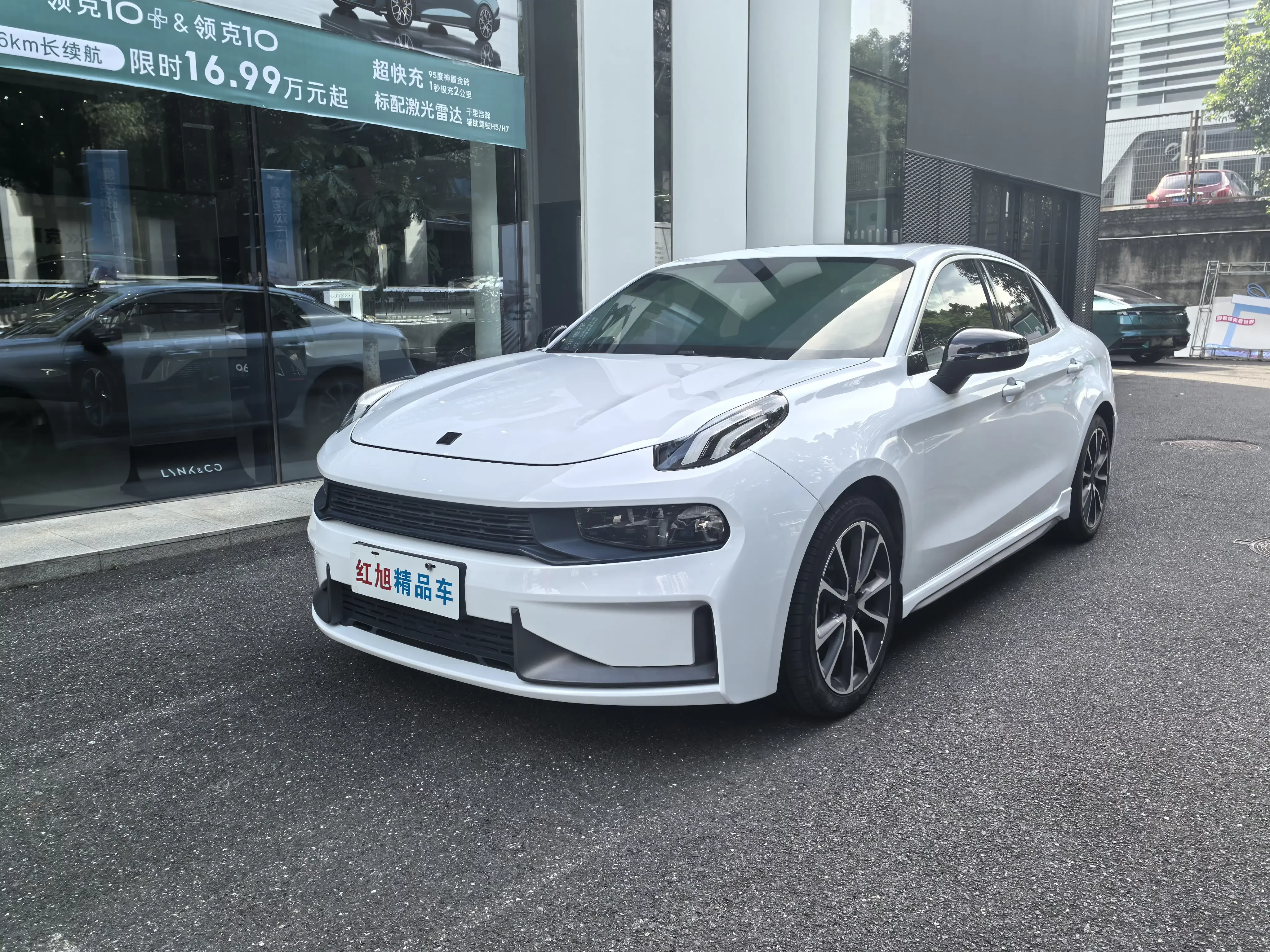 Lynk & Co 03