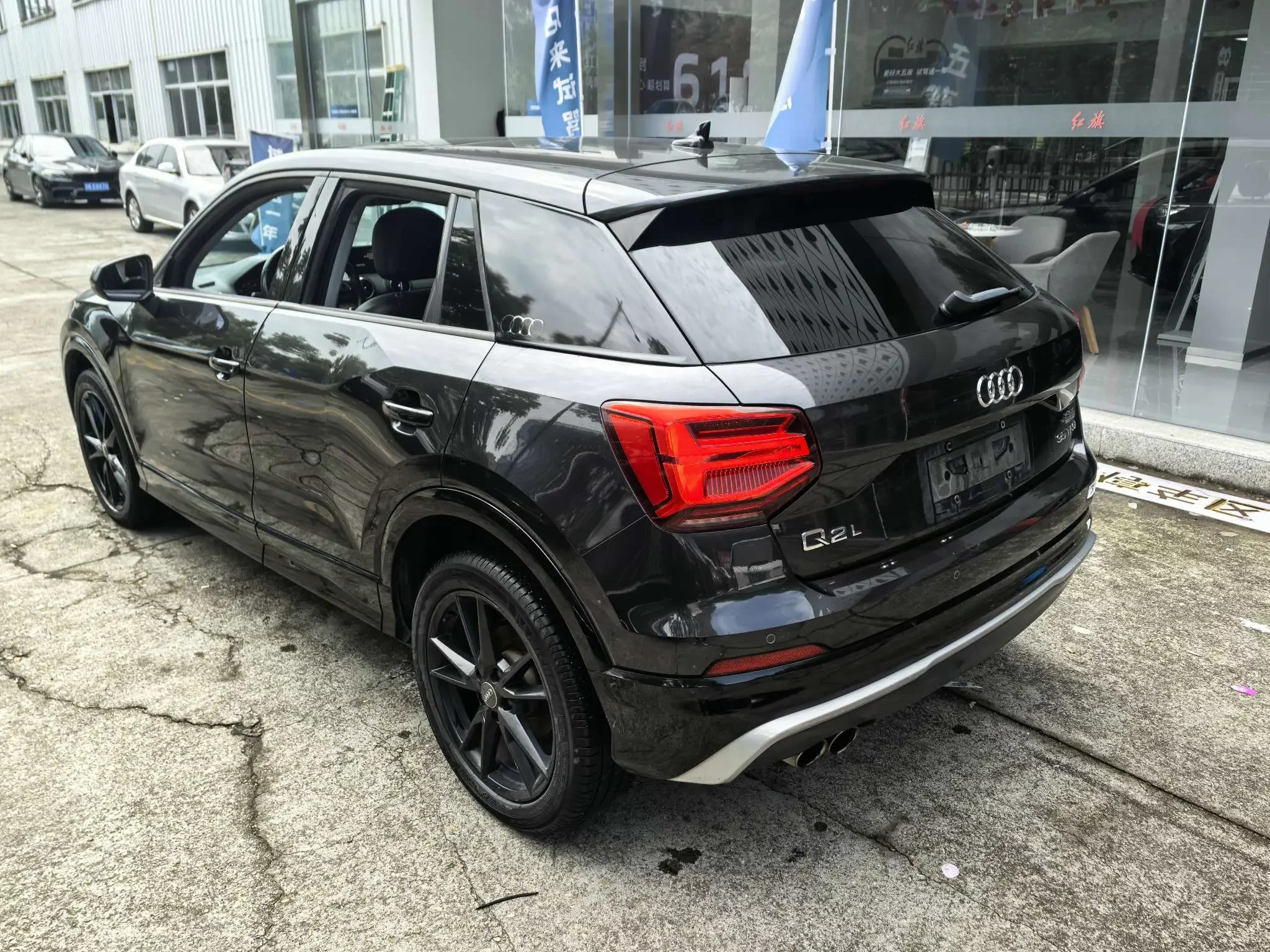 Audi Q2L