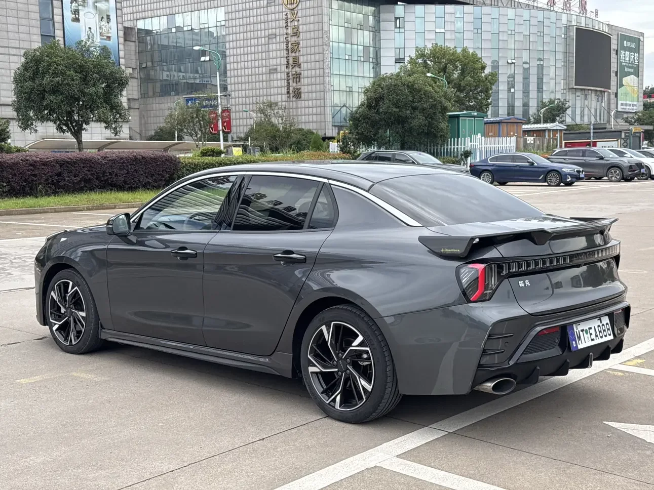 Lynk & Co 03