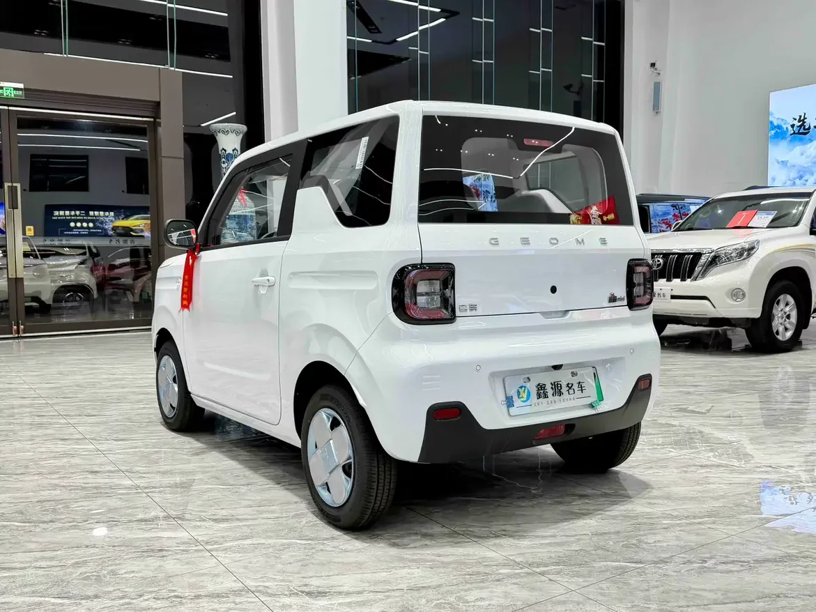 Geely panda