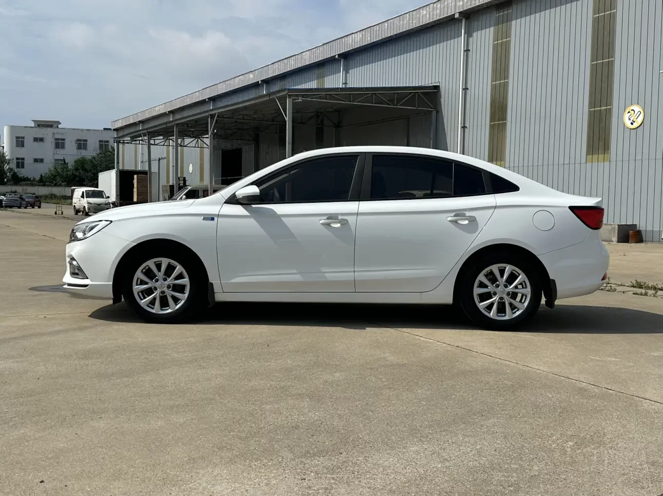 Roewe i5
