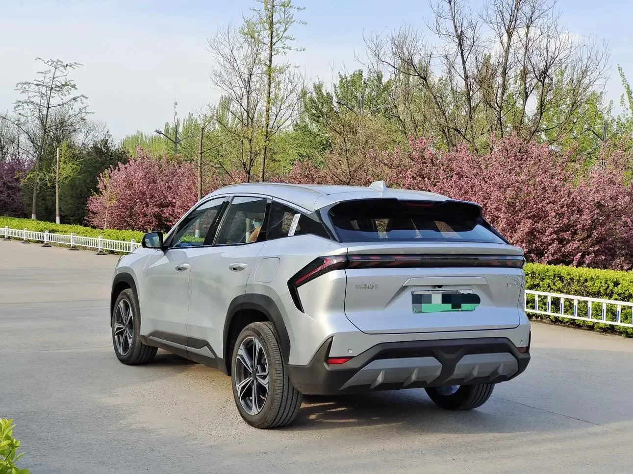 Geely Galaxy L7