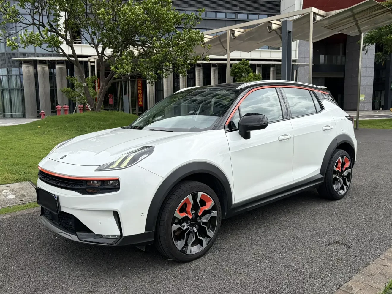 Lynk & Co 06