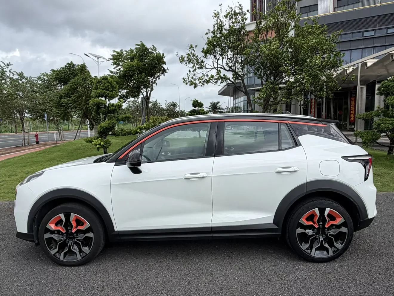 Lynk & Co 06