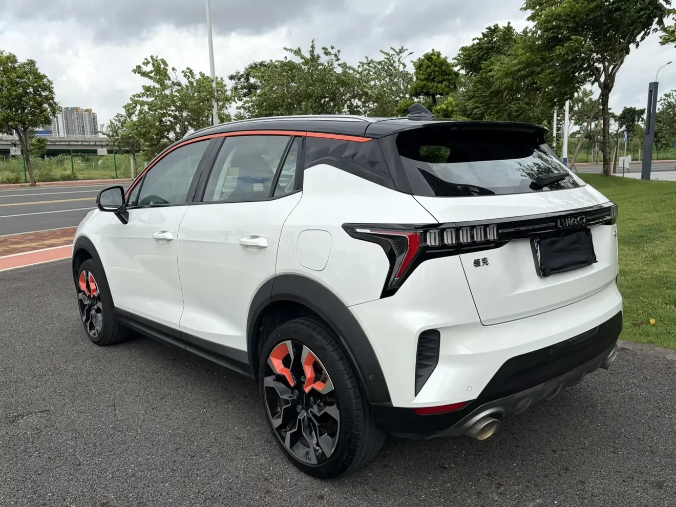 Lynk & Co 06