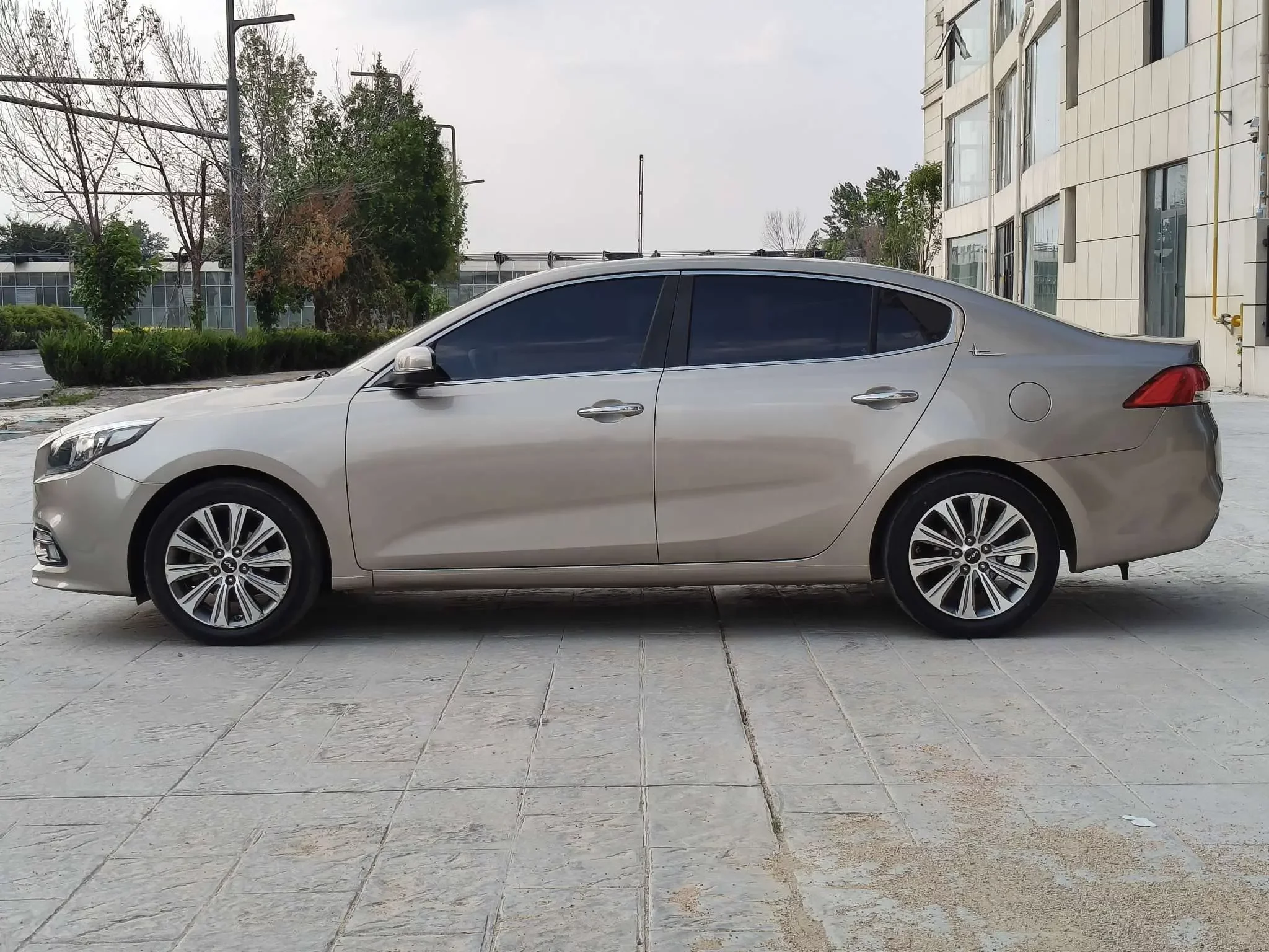 Kia K4