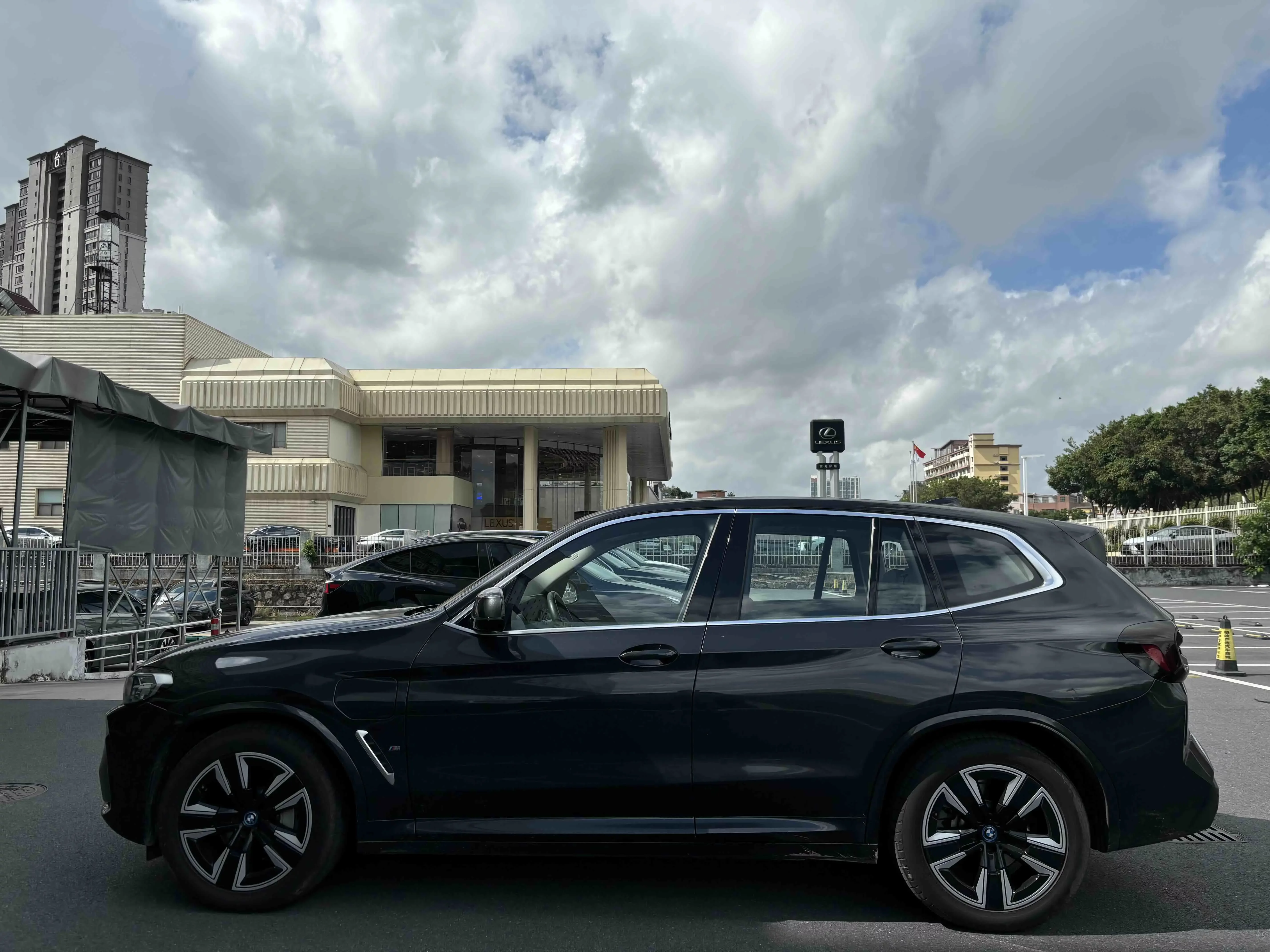 BMW iX3