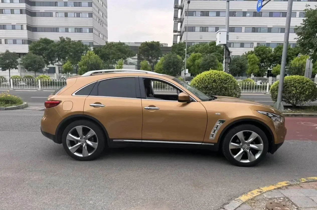 Infiniti QX70