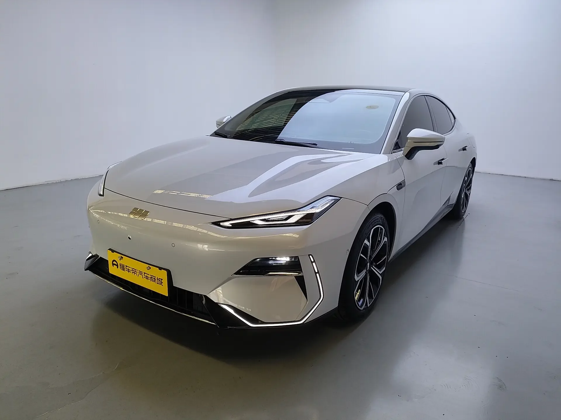 Geely Galaxy E8