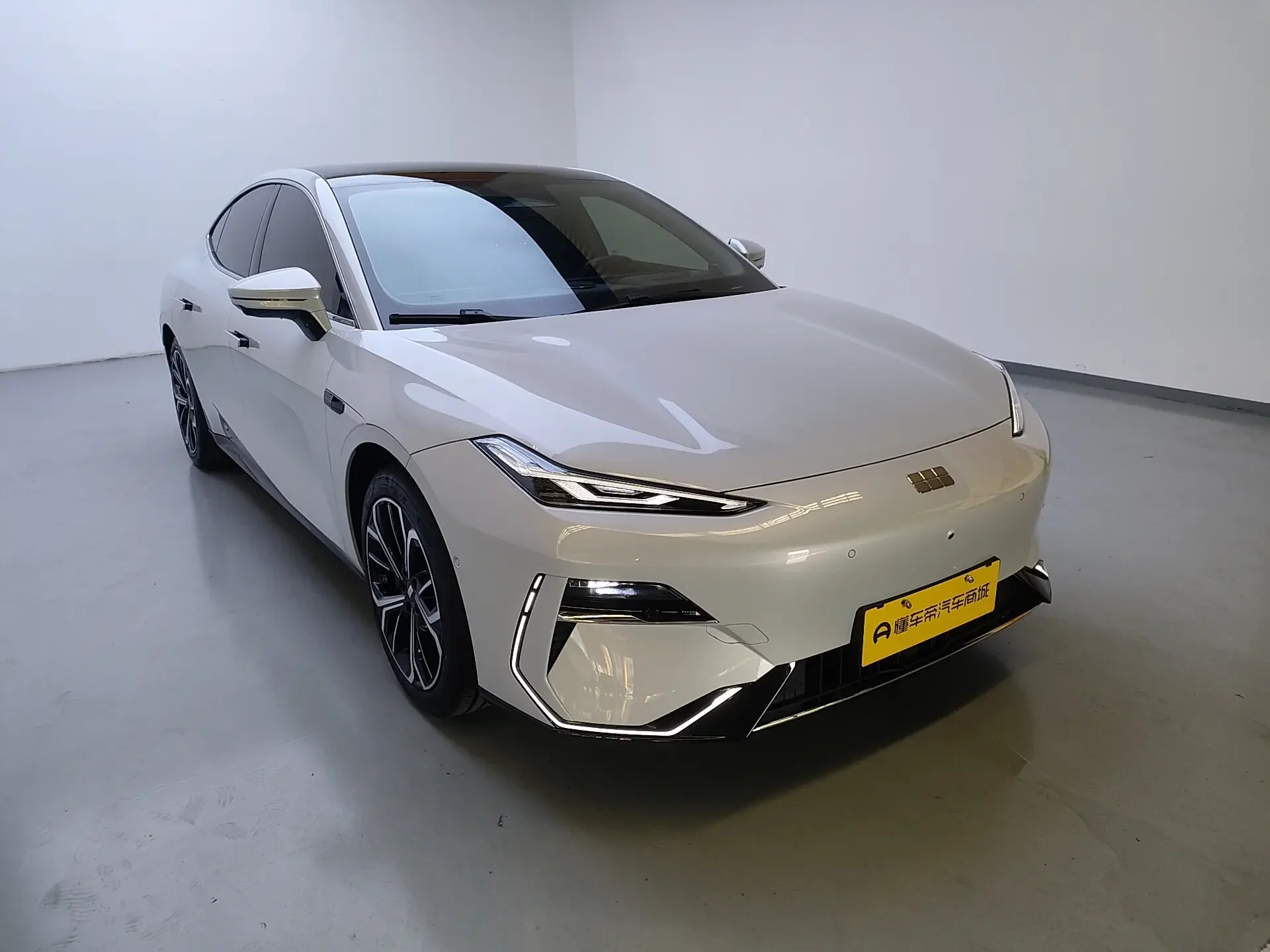 Geely Galaxy E8
