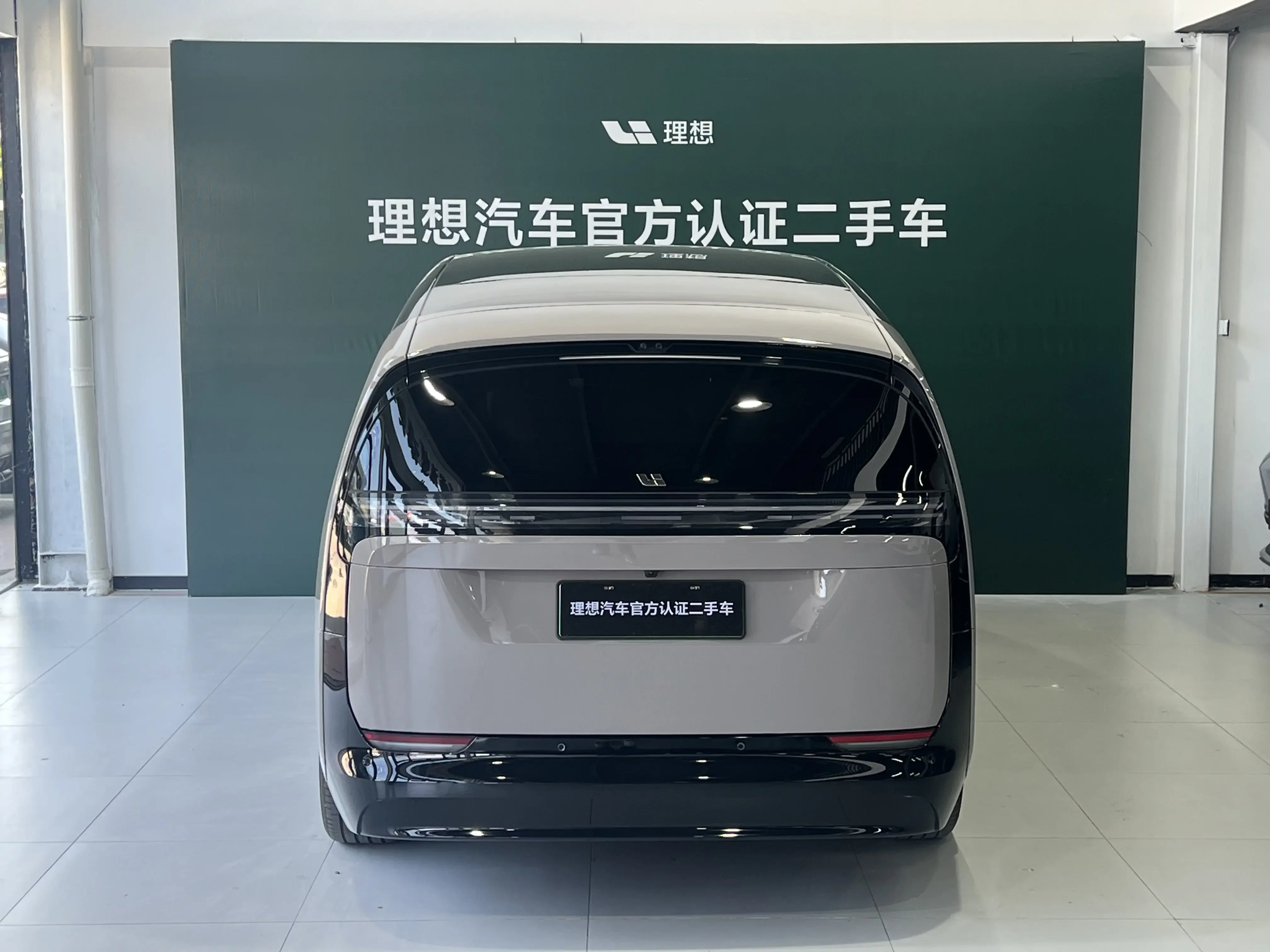 Lixiang MEGA